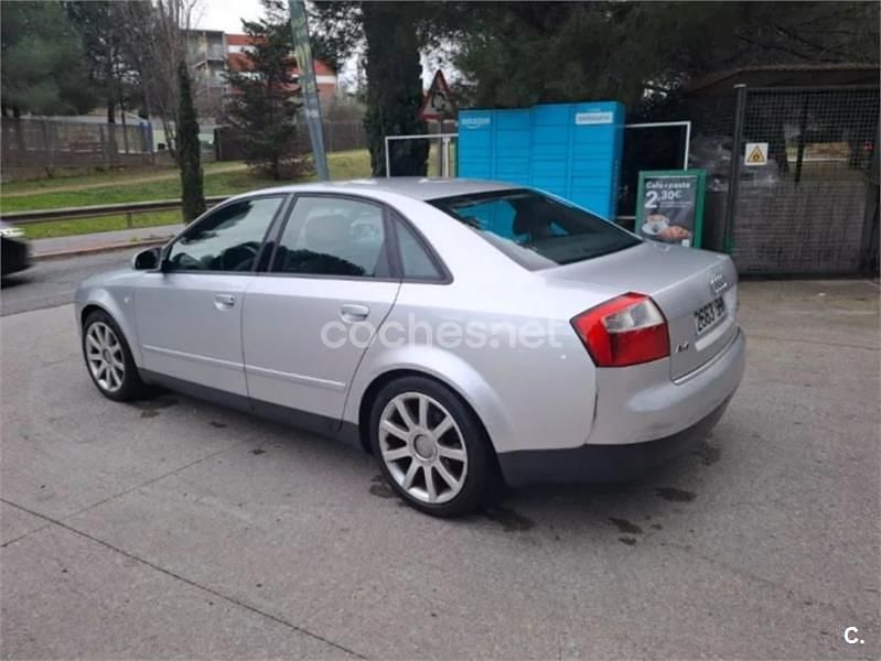 Usado Audi A4 150 CV (110 kW) 2001 Gris / plata Berlina