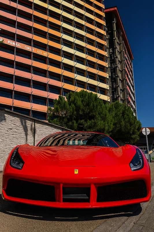 Rojo Usado 2018 Ferrari 488 Coupe | 216.900 € - Imagen 1/4