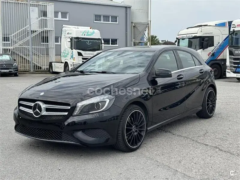 Usado Mercedes A200 Urban 136 CV (100 kW) 2013 Negro Utilitario