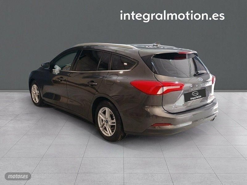 Usado Ford Focus Trend 120 CV (88 kW) 2019 Marrón Familiar