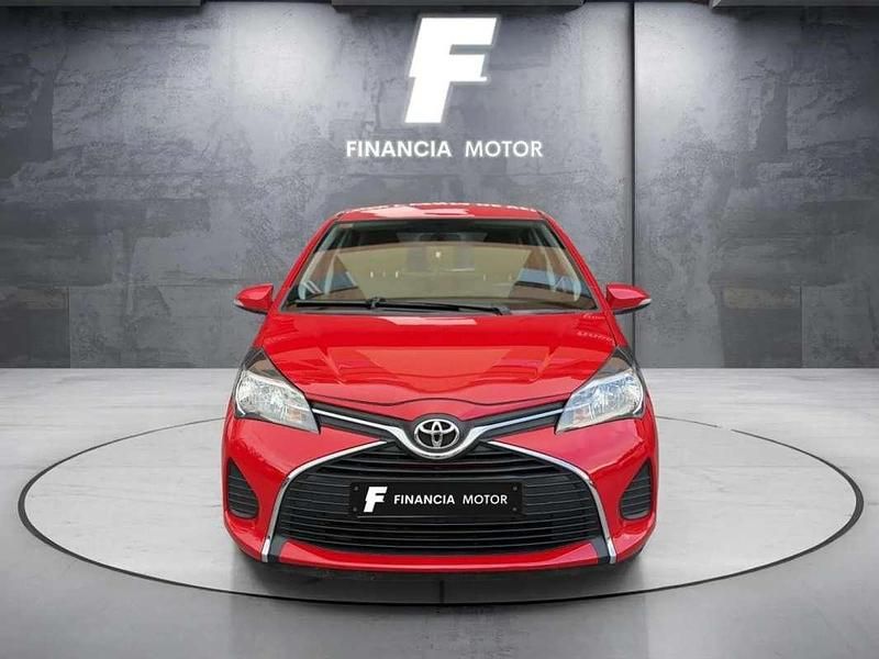 Usado Toyota Yaris Active 99 CV (72 kW) 2017 Rojo Utilitario