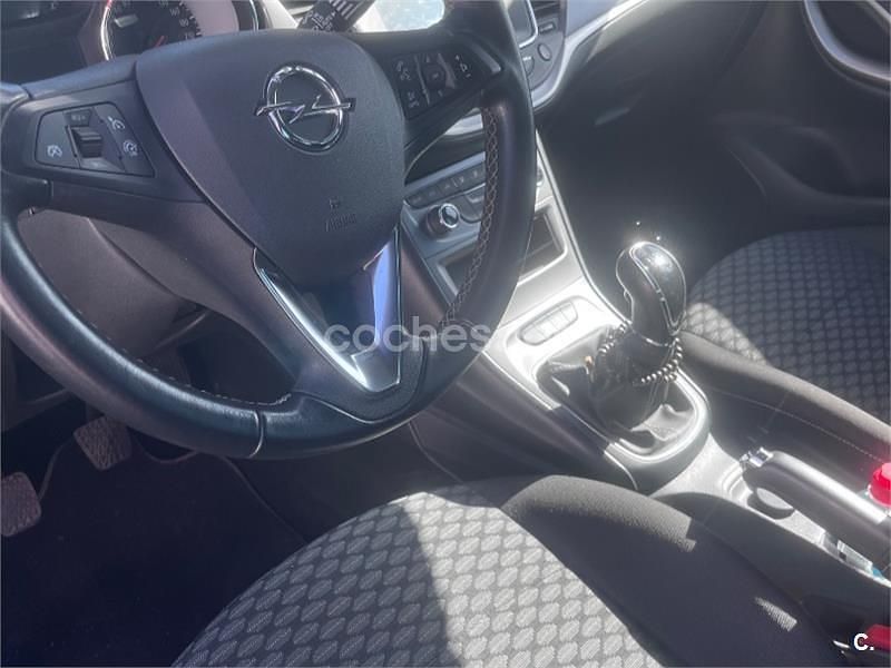 Usado Opel Astra Selective 110 CV (80 kW) 2019 Negro Berlina