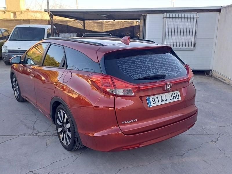 Usado Honda Civic Elegance 120 CV (88 kW) 2015 Granate Familiar