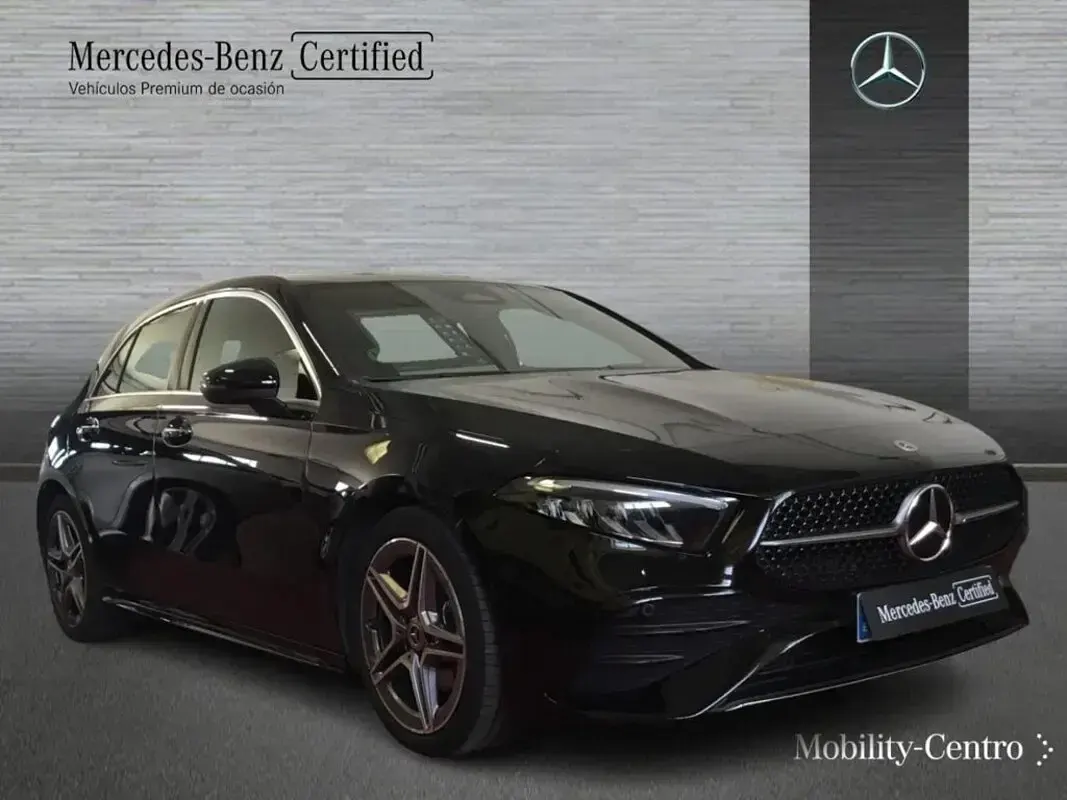 Usado Mercedes A180 116 CV (85 kW) 2024 Negro noche Berlina