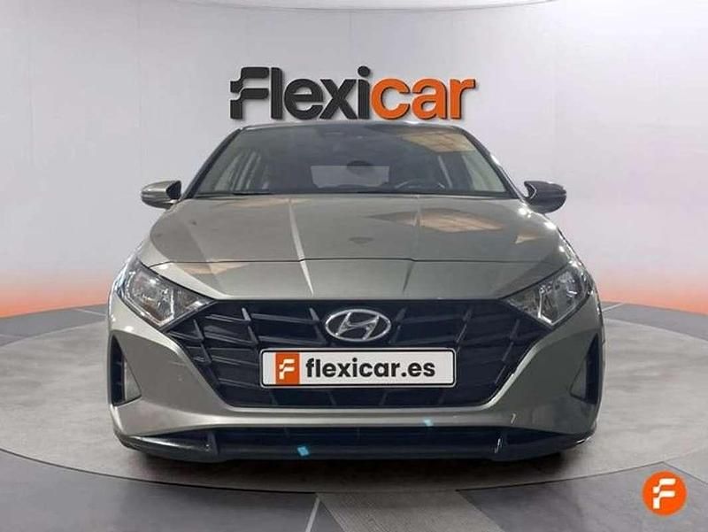 Usado Hyundai i20 84 CV (61 kW) 2022 Gris Utilitario