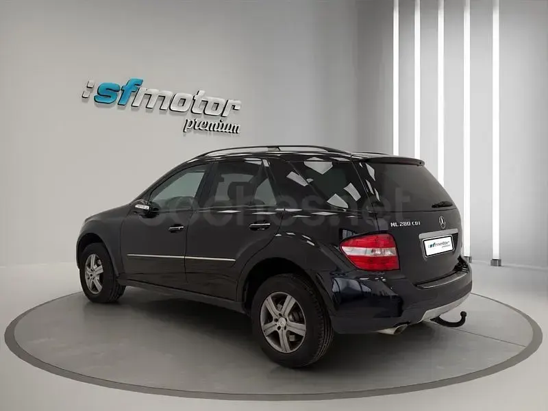 Usado Mercedes ML280 190 CV (139 kW) 2006 Negro SUV