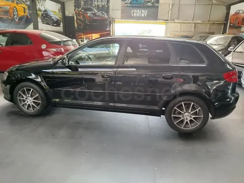 Usado Audi A3 Sportback Ambition 125 CV (91 kW) 2009 Negro Utilitario