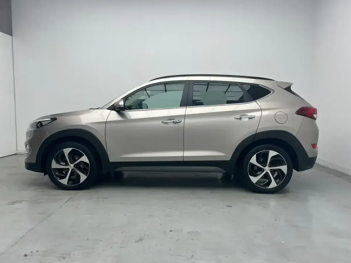 Usado Hyundai Tucson 136 CV (100 kW) 2015 Blanco SUV