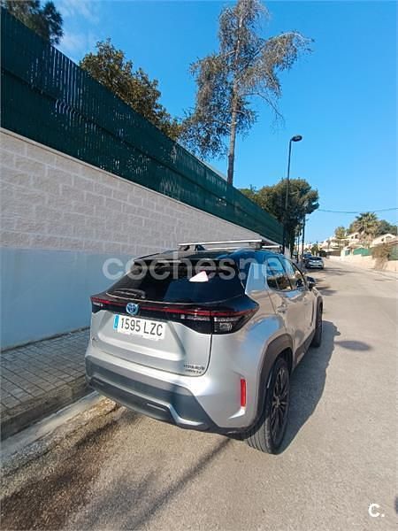 Usado Toyota Yaris Cross 116 CV (85 kW) 2022 Gris / plata SUV