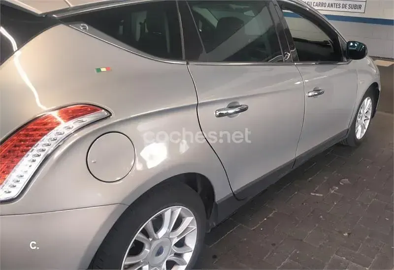 Usado Lancia Delta 150 CV (110 kW) 2009 Beige Utilitario
