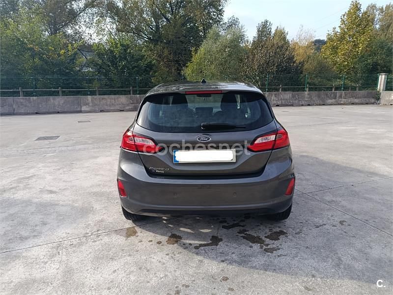 Usado Ford Fiesta Trend 100 CV (73 kW) 2022 Gris / plata Utilitario