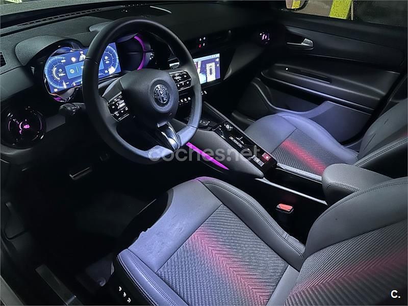 Usado Alfa Romeo Junior 145 CV (106 kW) 2025 Gris / plata SUV