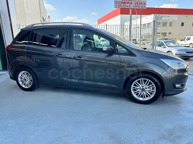 Usado Ford Grand C-Max Titanium 150 CV (110 kW) 2017 Gris / plata Monovolumen