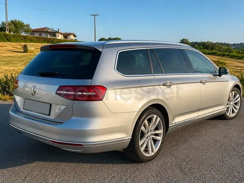 Usado VW Passat Sportline 190 CV (139 kW) 2015 Gris / plata Familiar