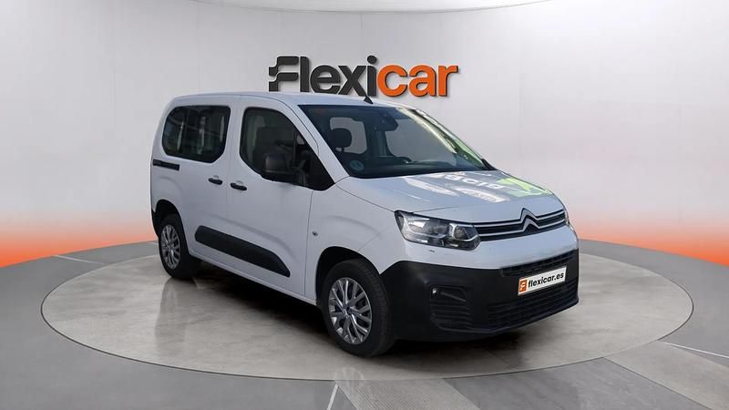 Usado Citroën Berlingo Live 102 CV (75 kW) 2023 Blanco Monovolumen
