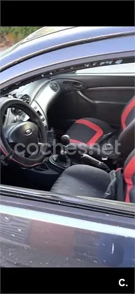 Usado Ford Focus Trend 100 CV (73 kW) 2004 Gris / plata Berlina