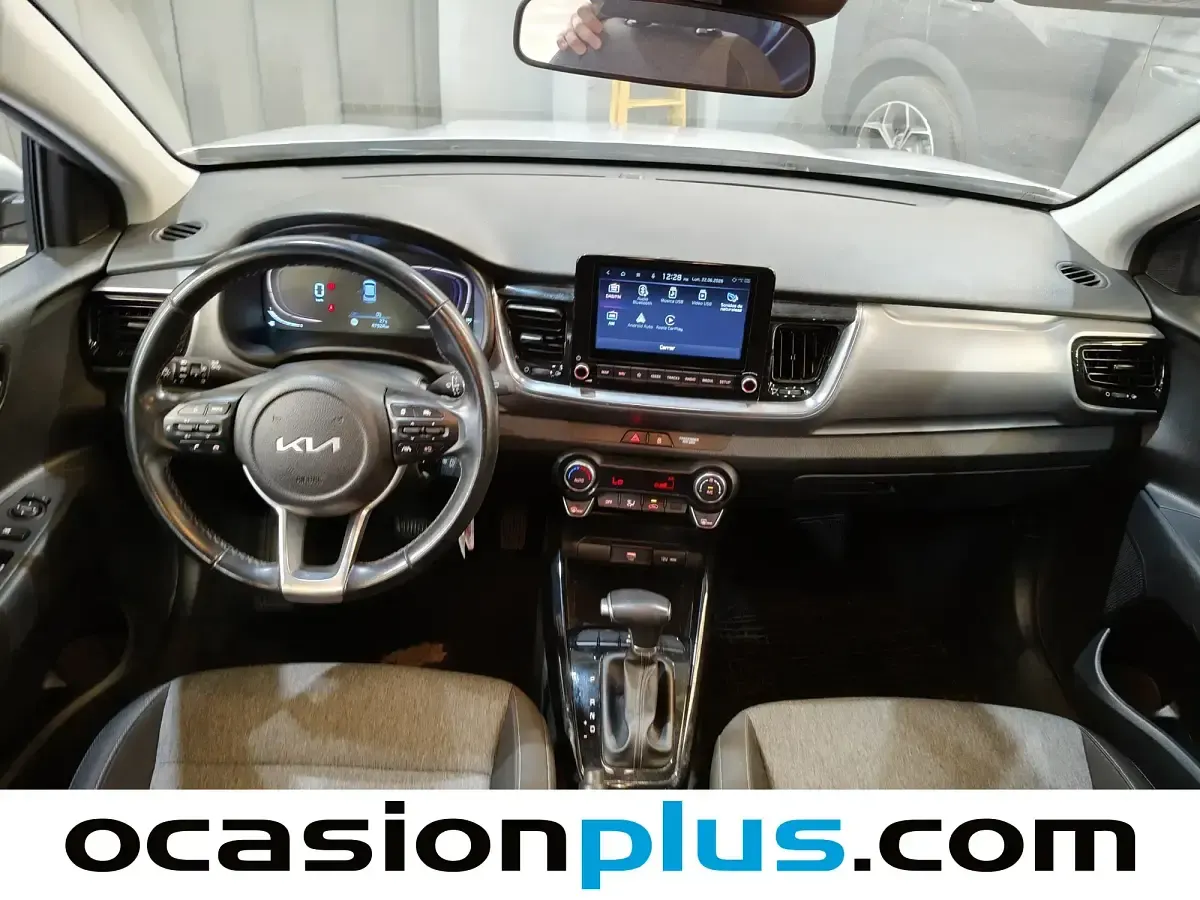 Usado Kia Stonic 100 CV (73 kW) 2024 Gris SUV