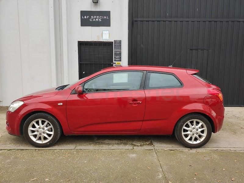 Usado Kia Ceed Active 115 CV (84 kW) 2010 Granate Utilitario