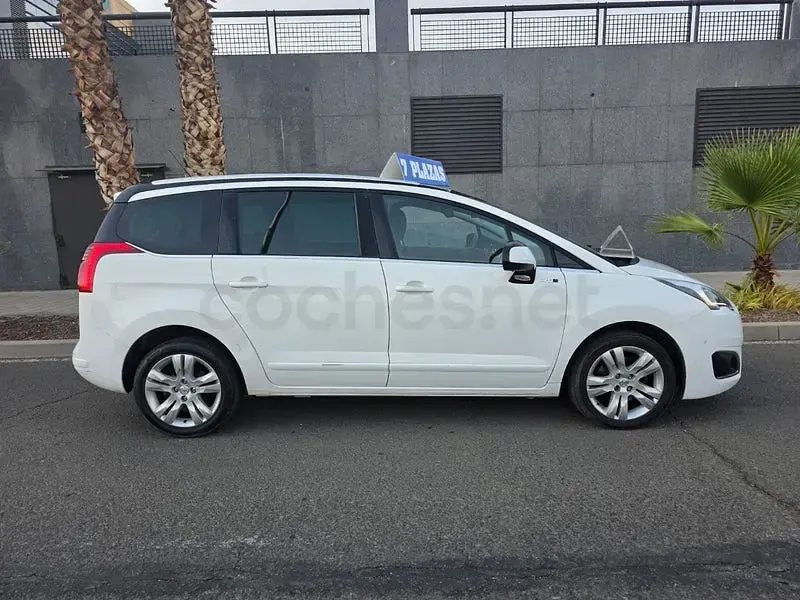 Usado Peugeot 5008 Style 120 CV (88 kW) 2016 Blanco Monovolumen