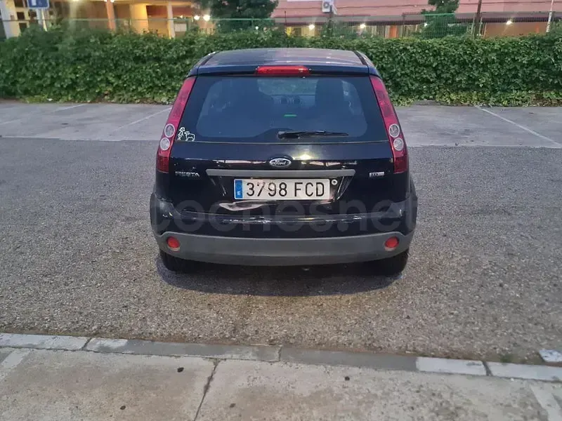 Usado Ford Fiesta Ambiente 68 CV (50 kW) 2006 Azul Utilitario