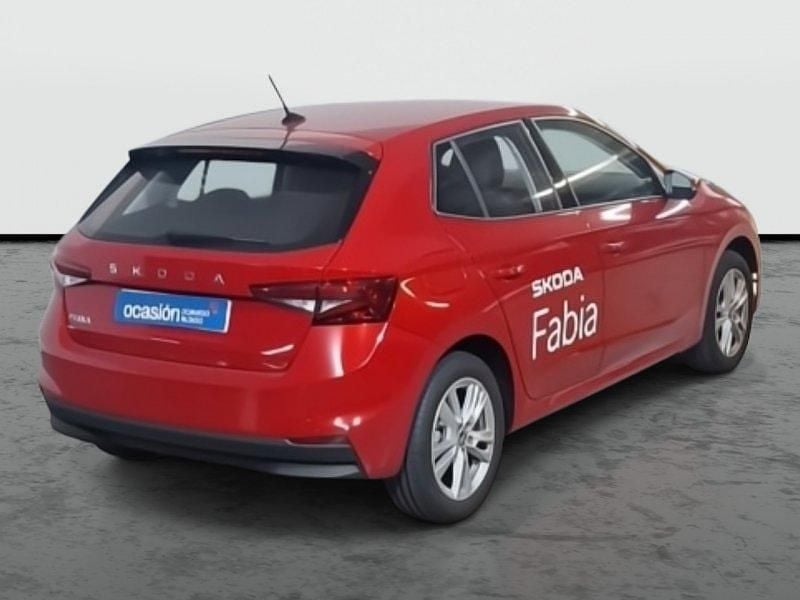 Usado Skoda Fabia Selection 95 CV (69 kW) 2025 Rojo velvet metalizado Utilitario