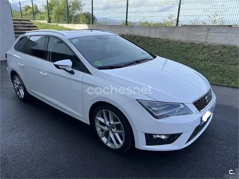Usado Seat Leon ST FR 180 CV (132 kW) 2014 Blanco Familiar