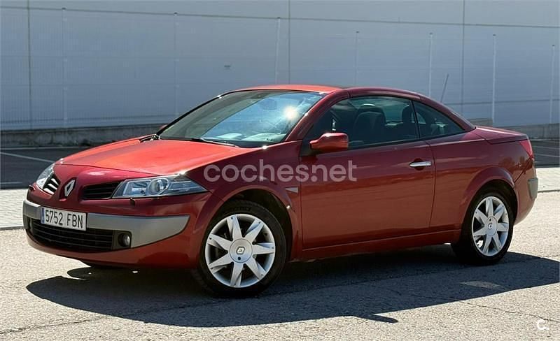 Usado Renault Mégane Cabriolet Dynamique 120 CV (88 kW) 2006 Granate Descapotable