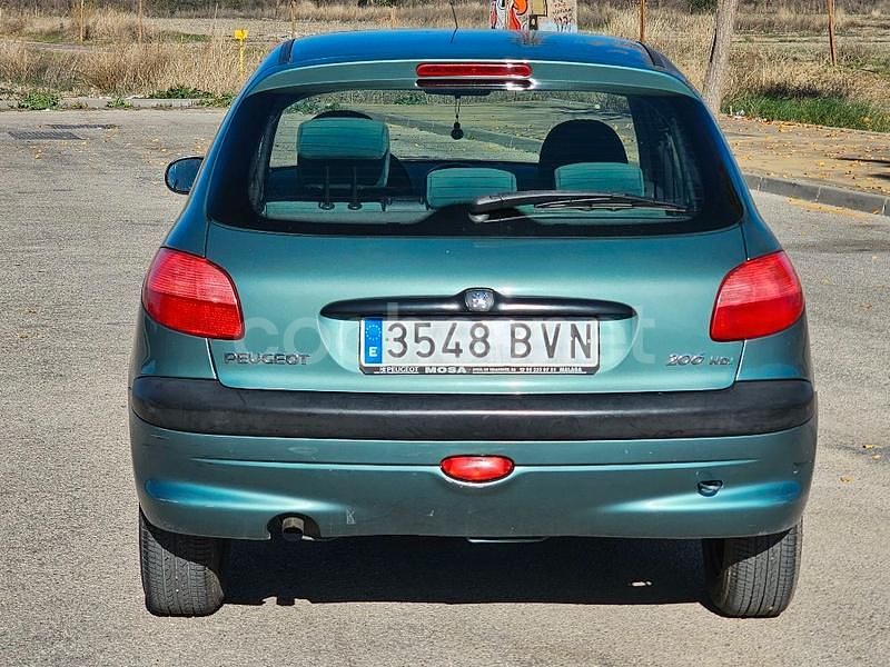 Usado Peugeot 206 70 CV (51 kW) 2002 Verde Berlina