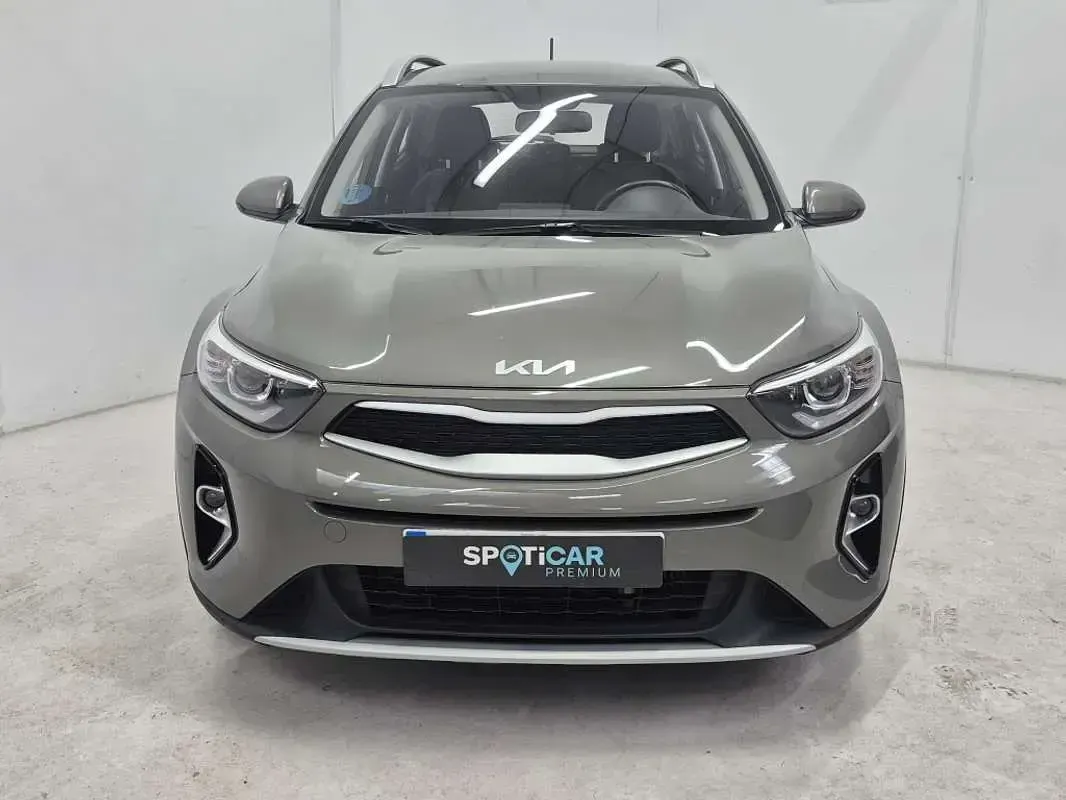 Usado Kia Stonic 101 CV (74 kW) 2022 Gris SUV
