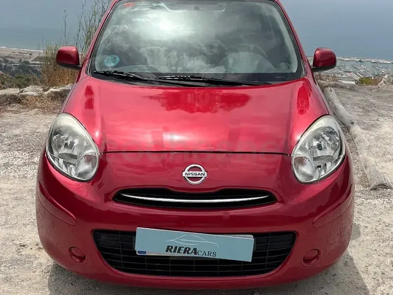 Usado Nissan Micra Acenta 80 CV (58 kW) 2013 Rojo Utilitario
