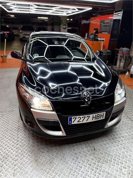 Usado Renault Mégane Dynamique 110 CV (80 kW) 2011 Negro Berlina