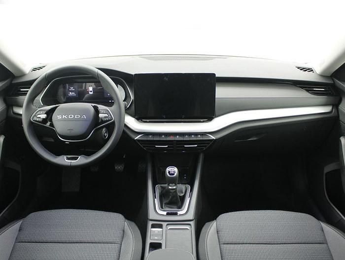 Usado Skoda Octavia Selection 116 CV (85 kW) 2025 Blanco