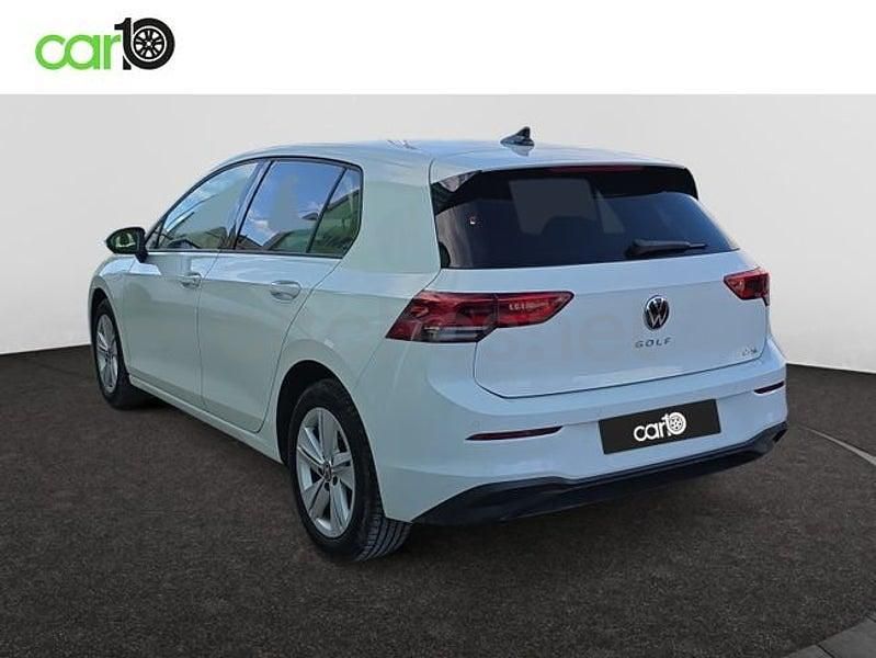 Usado VW Golf VIII Life 110 CV (80 kW) 2023 Blanco Familiar