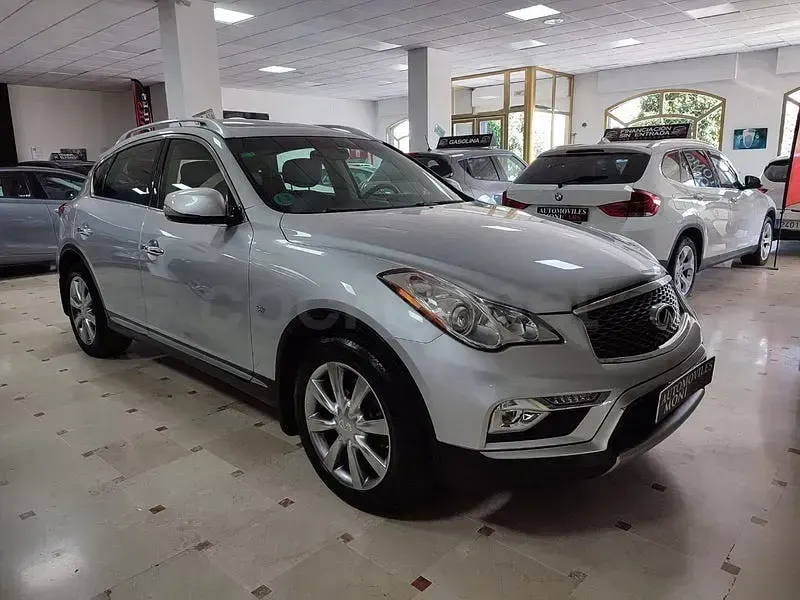 Usado Infiniti QX50 Premium 320 CV (235 kW) 2017 Gris / plata SUV