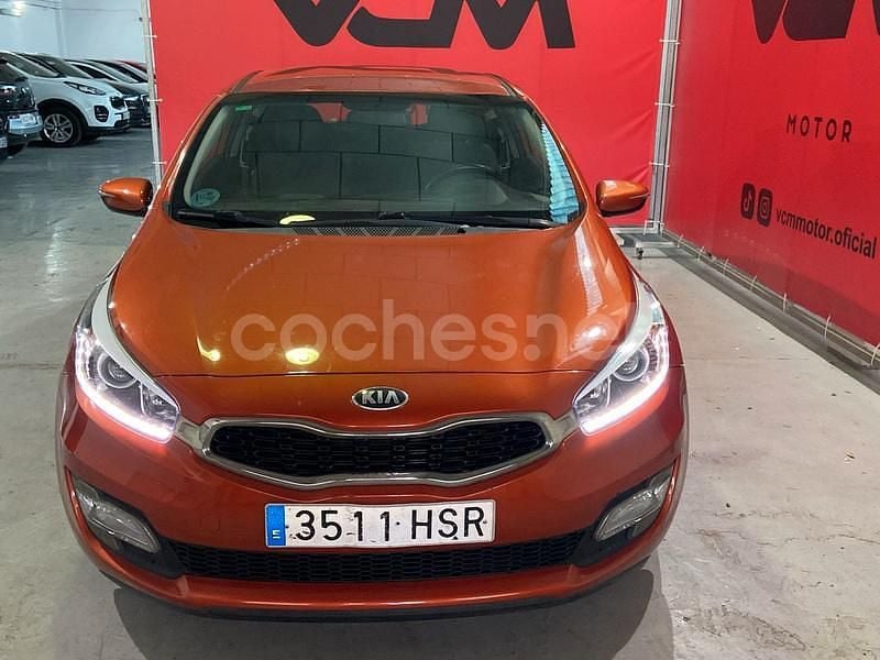 Naranja Usado 2013 Kia ProCeed Utilitario | 7990 € (Super precio) - Imagen 1/4
