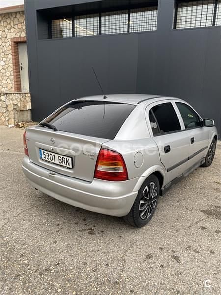 Usado Opel Astra Club 75 CV (55 kW) 2001 Gris / plata Berlina