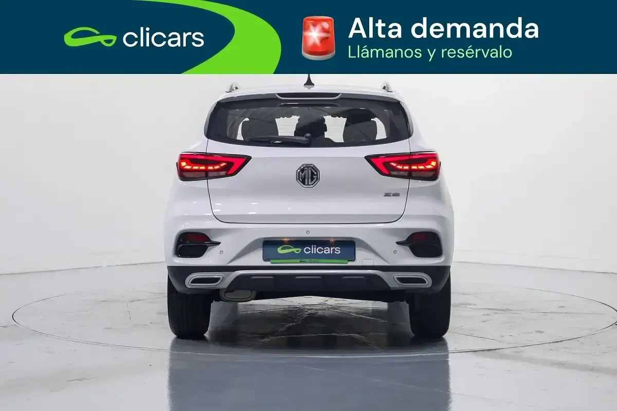 Usado MG ZS Luxury 111 CV (81 kW) 2023 Blanco SUV