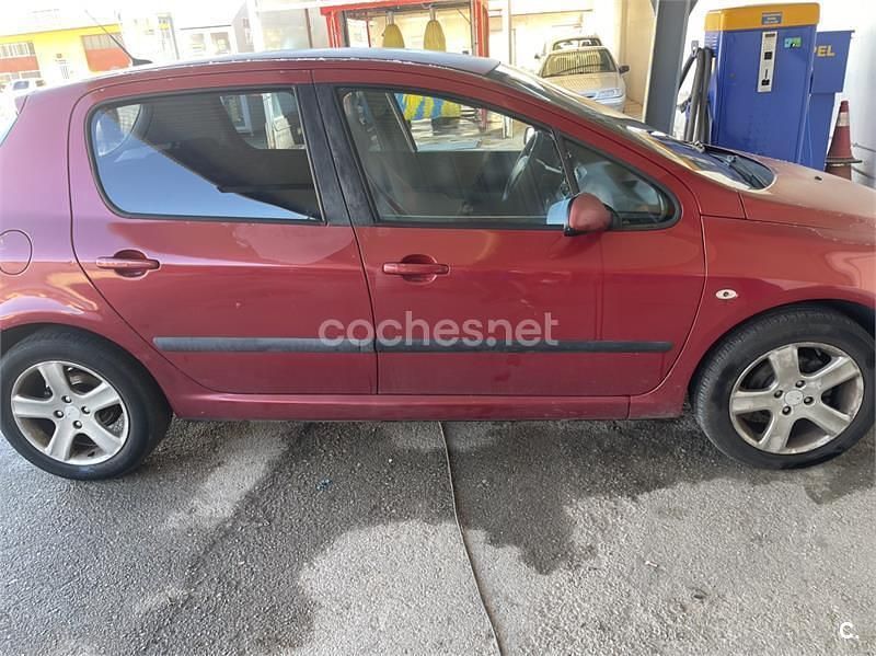 Rojo Usado 2003 Peugeot 307 Berlina | 1800 € (Precio justo) - Imagen 1/4