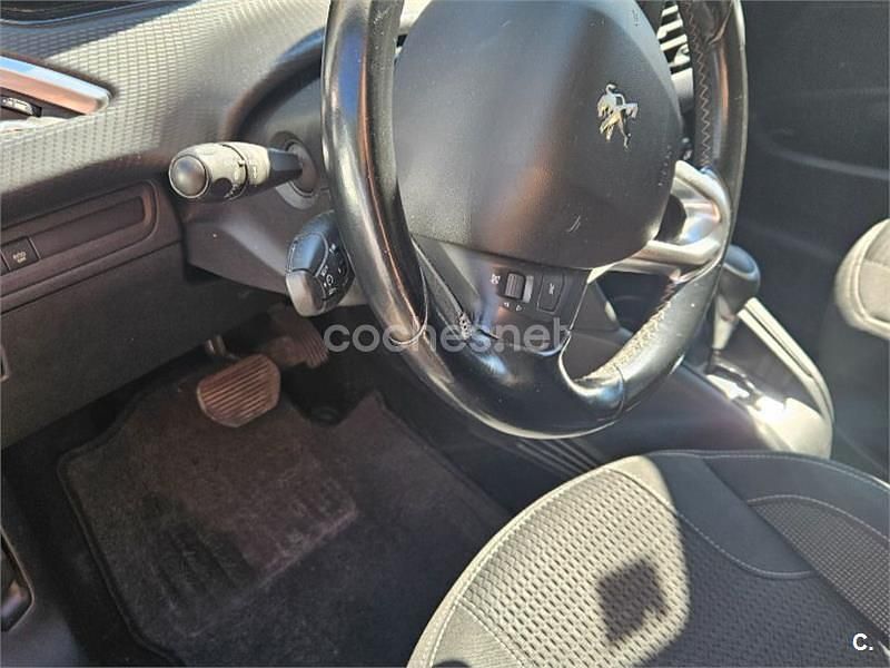 Usado Peugeot 208 Allure 110 CV (80 kW) 2018 Gris / plata Utilitario