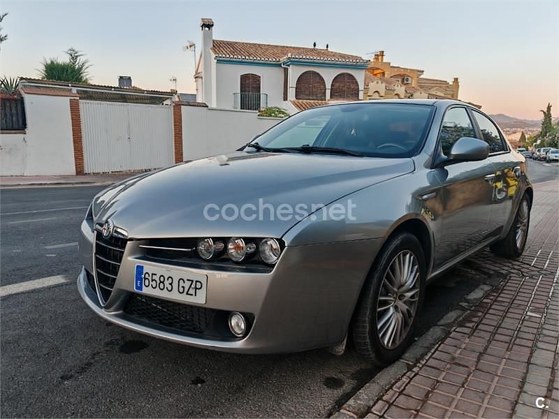 Gris / plata Usado 2010 Alfa Romeo 159 Distinctive Berlina | 6999 € (Precio justo) - Imagen 1/4