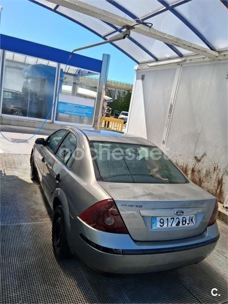 Beige Usado 2001 Ford Mondeo Ambiente Berlina | 1200 € (Buen precio) - Imagen 1/4