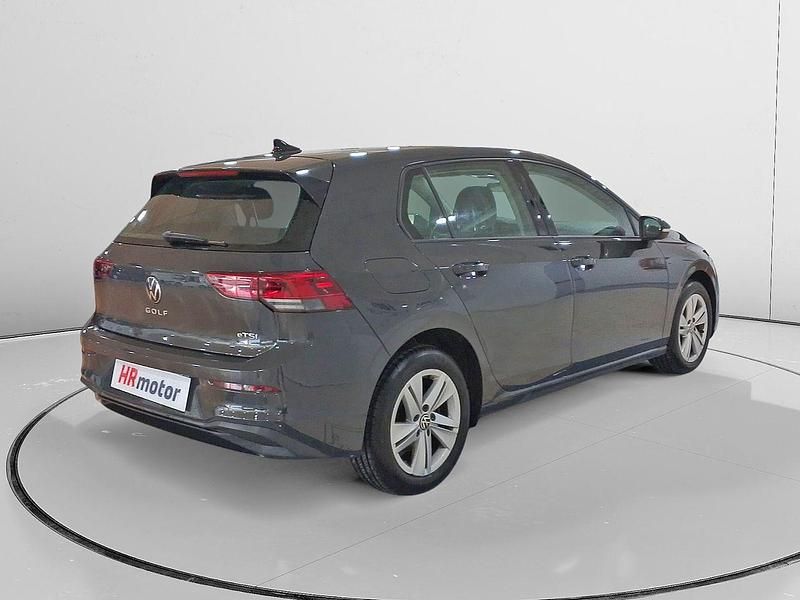 Usado VW Golf VIII Life 150 CV (110 kW) 2021 Gris / plata Berlina