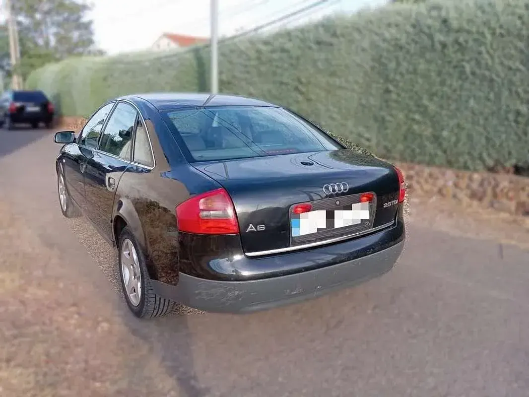 Usado Audi A6 150 CV (110 kW) 2001 Negro Berlina