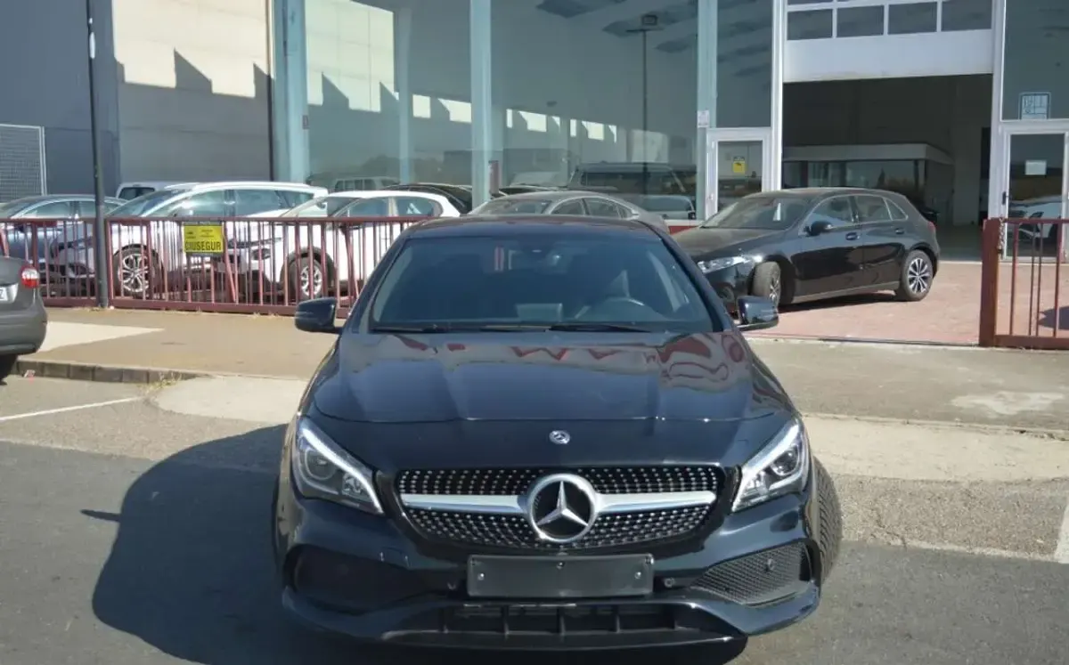 Usado Mercedes CLA180 122 CV (89 kW) 2018 Negro Berlina