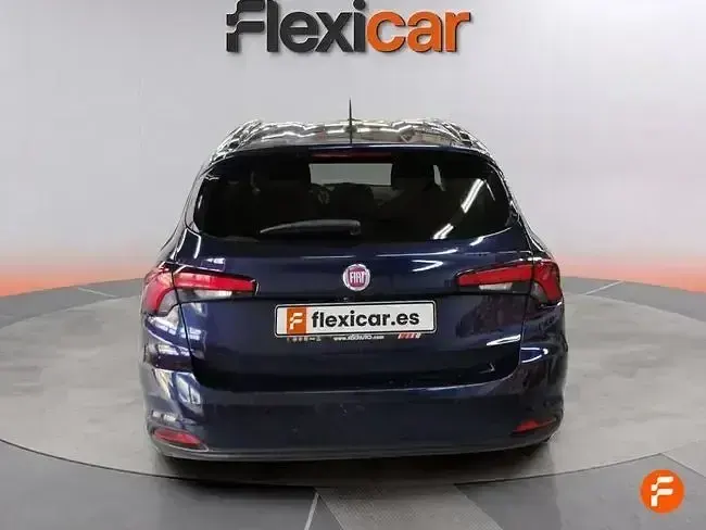Usado Fiat Tipo Easy 120 CV (88 kW) 2018 Azul Berlina