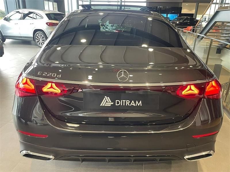 Nuevo Mercedes E220 197 CV (144 kW) 2026 Gris Berlina