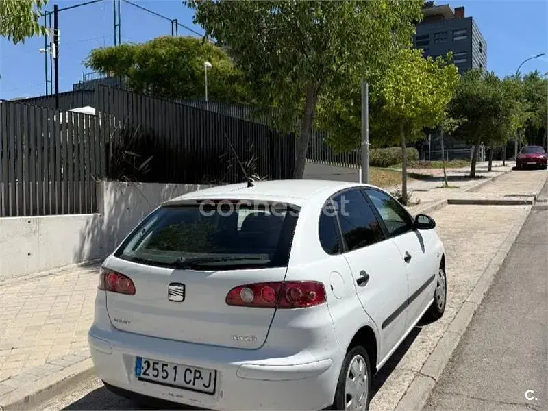 Usado Seat Ibiza Stella 75 CV (55 kW) 2003 Blanco Utilitario
