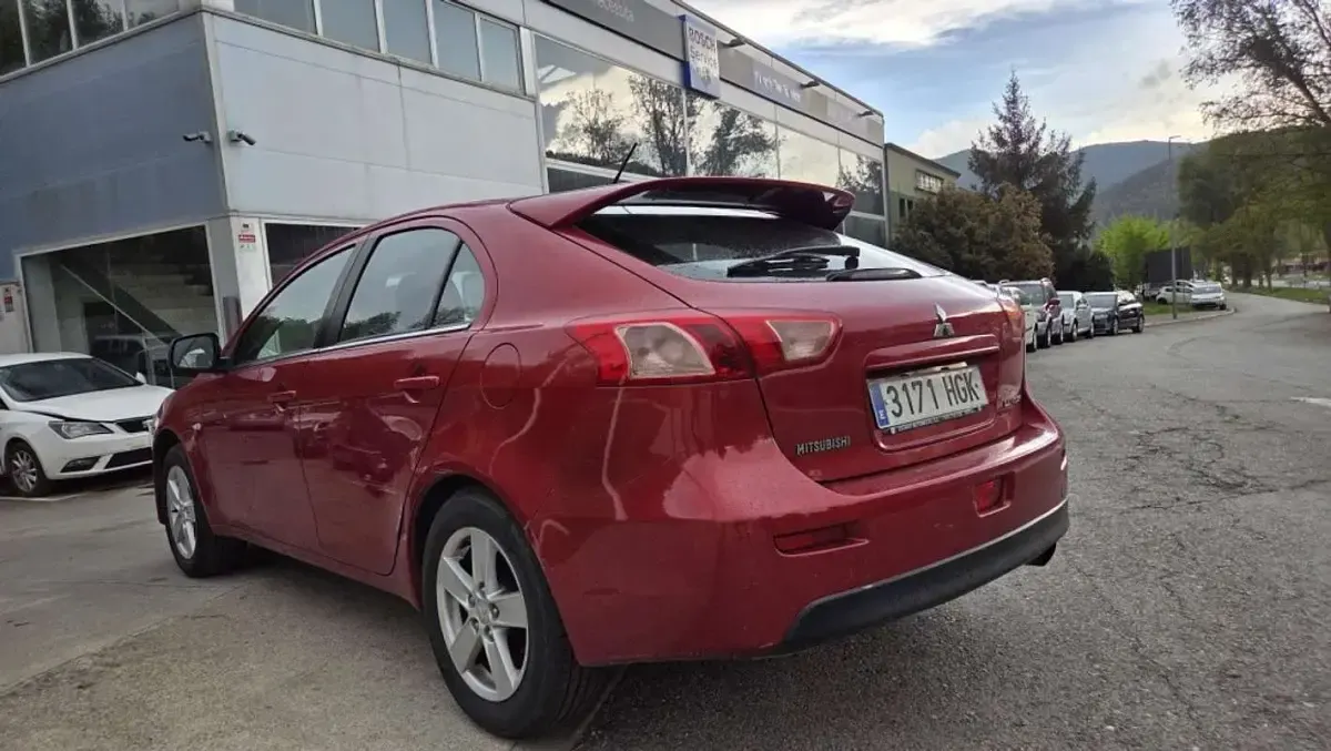Usado Mitsubishi Lancer Sportback Instyle 140 CV (102 kW) 2011 Burdeos Berlina