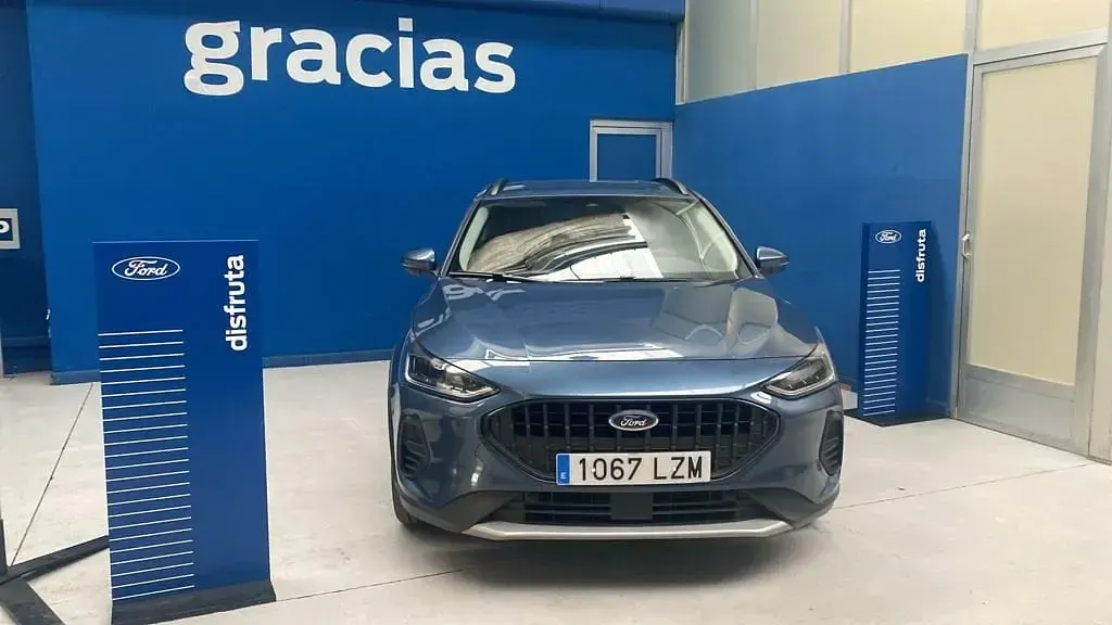 Usado Ford Focus Active X 155 CV (114 kW) 2022 Ázul chrome (metalizado) Berlina