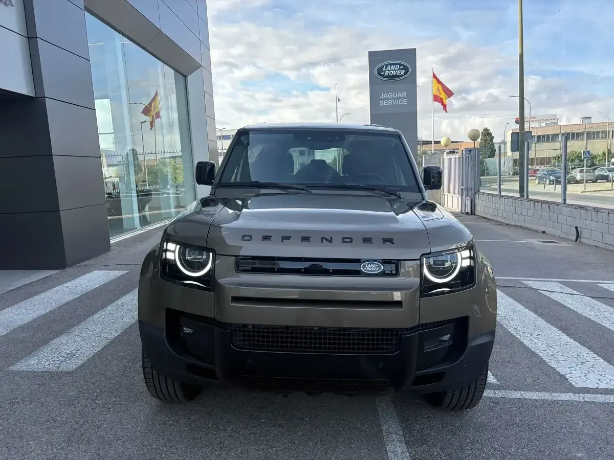 Nuevo Land Rover Defender S 250 CV (183 kW) 2026 Marrón SUV